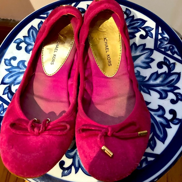 Mom’s Closet ❤️ MICHAEL KORS FLATS ! 💫 - Picture 2 of 3